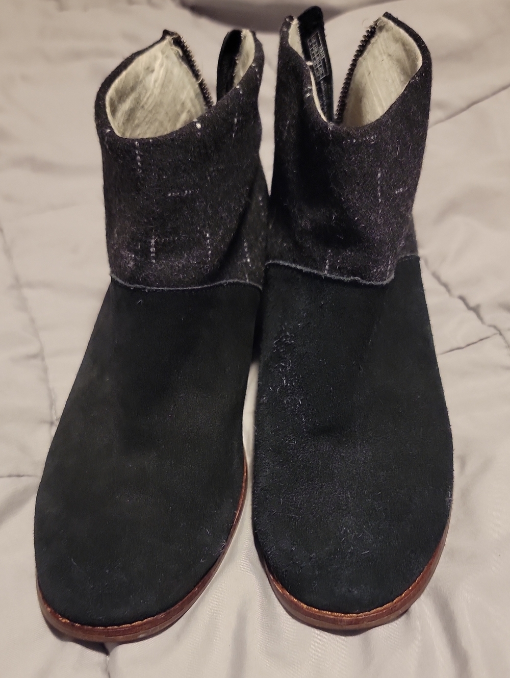Toms Black Leila Suede Ankle Booties With Tassle Zipper Pull